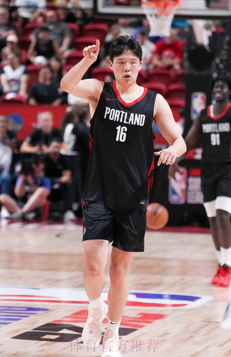 杨瀚森替补3分2篮板库里7分11助攻 勇士轻取开拓者