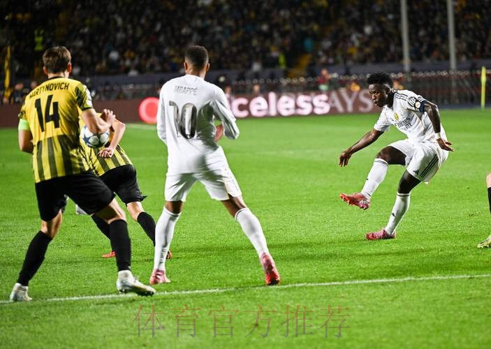 皇马大将功过参半:单刀突破进球+禁区内射门踢空!